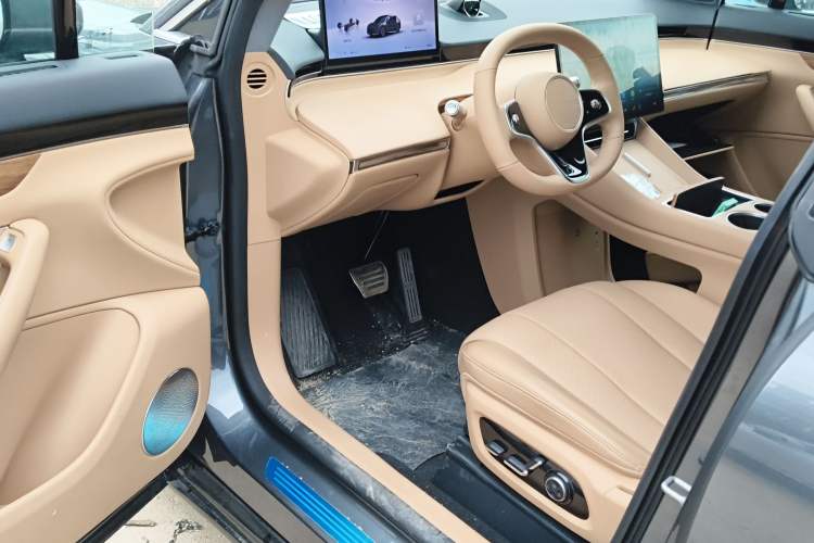 Used Hima Luxeed R7 2024 All-Electric 667 km Max