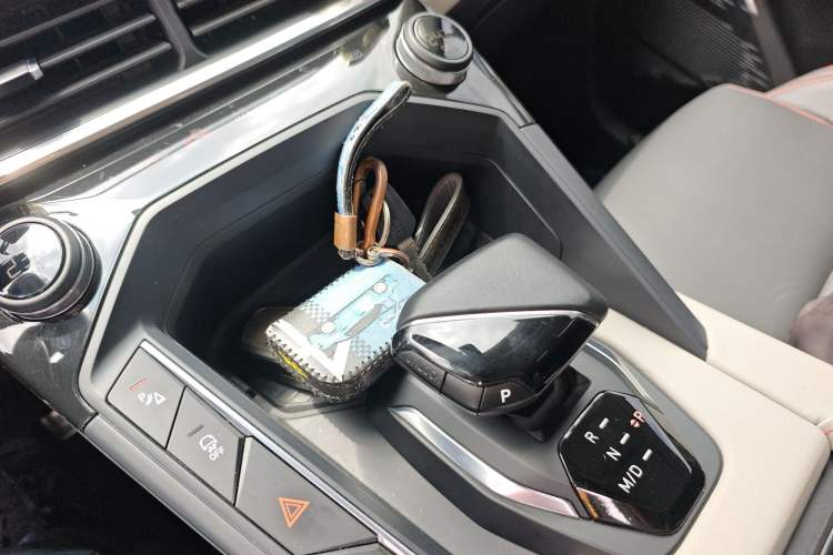 Used Lynk & Co 06 2021 1.5T Shero Pink Special Edition Vehicle Key