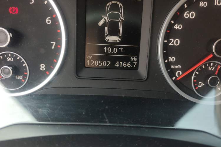 Used Volkswagen Tiguan 2015 1.8TSI Automatic Two-Wheel Drive Trend Edition Odometer Close Up