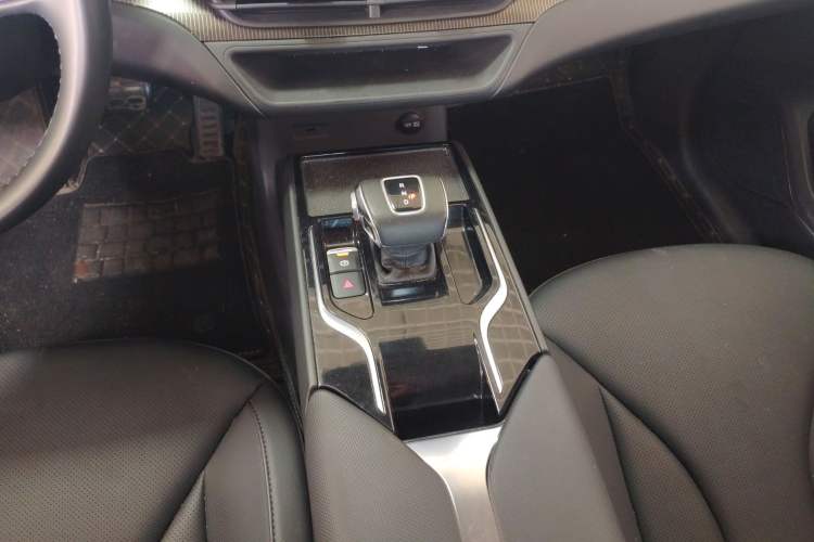 Used Hongqi E-QM5 2022 431 km Charge & Enjoy Edition Gear Lever