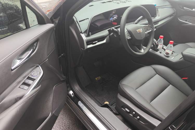 Used Cadillac XT4 2024 28T Two-Wheel-Drive Luxury Version