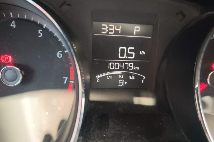 Used Volkswagen C-TREK 2017 1.6L Automatic Luxury Model Odometer Close Up