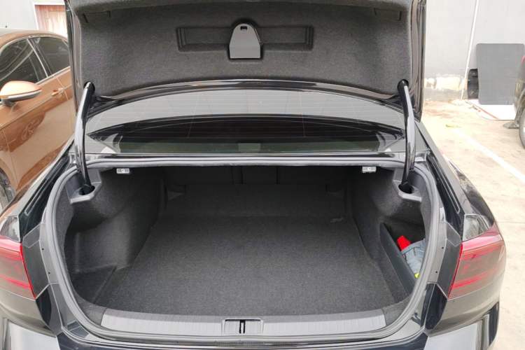 Used Volkswagen Magotan 2020 330TSI DSG Luxury Edition Trunk