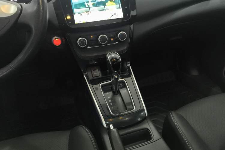 Used Nissan Sylphy 2019 1.6XV CVT Smart Connect Luxury Edition China VI Standard Gear Lever