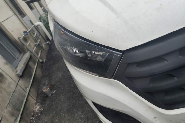 Used Jinbei Gold Hiace M Classic 2024 1.6L Travel Lion Van 2-Seater Right Front Headlight