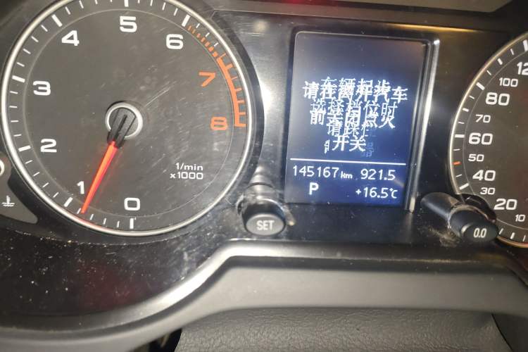 Used Audi Q5 2017 Plus 40 TFSI Ambition Model Odometer Close Up