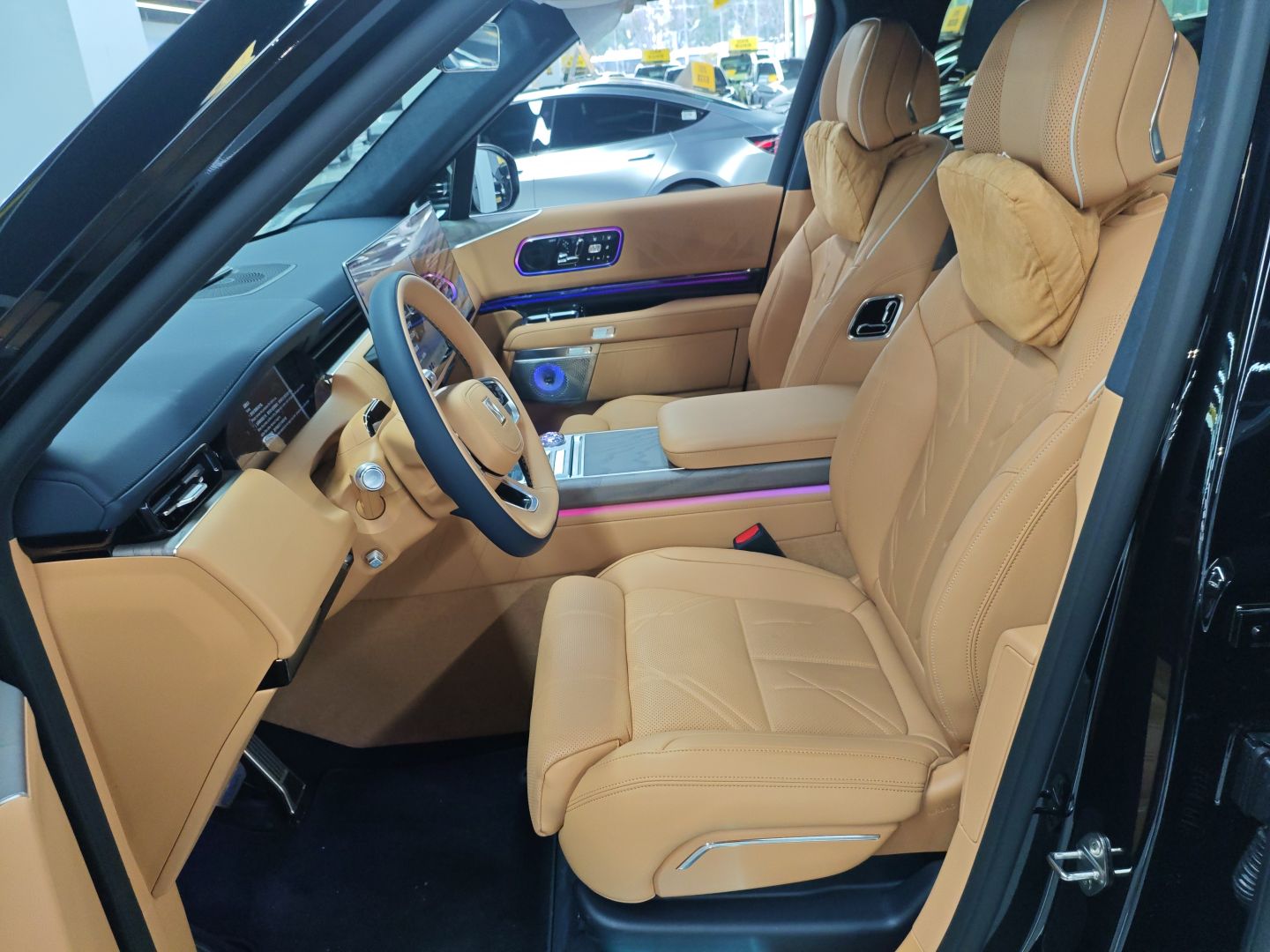 المقاعد الأمامية داخل السيارة