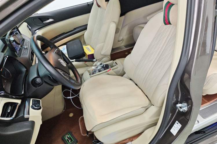 Used Buick GL8 2023 Facelifted Land Cruiser Executive Luxury Version Left Front Seat