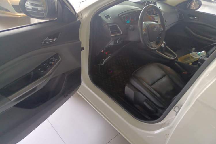 Used Ford Escort 2015 1.5L Automatic Fashion Model