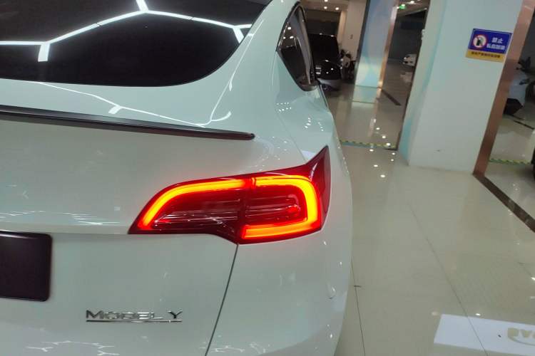Used Tesla Model Y 2022 Performance High-Performance All-Wheel-Drive Version Right Rear Taillight