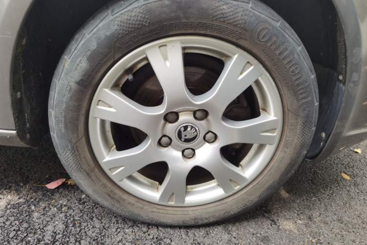 Used Skoda Octavia 2015 Classic Model 1.6L Manual Eado Version Right Front Wheel Hub