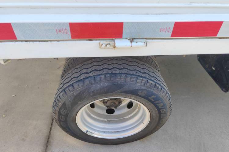 Used Kuayue Kuayue Zhe D5 2021 1.6L Standard Edition Double-Cab Flatbed with Dual Rear Wheels 3050mm Cargo Bed DAM16KL
