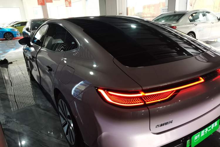 Used Geely Galaxy E8 2024 665 km Range Rear-Drive Starship Intelligent Driving Version
