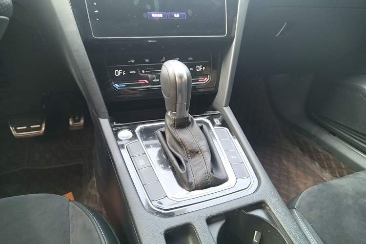 Used Volkswagen FAW-Volkswagen CC 2023 330TSI Ignite Edition Gear Lever