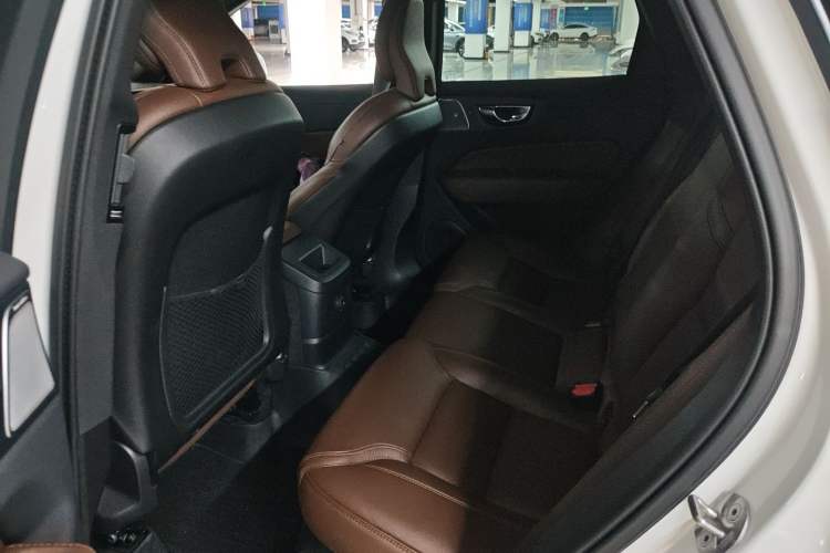 Used Volvo XC60 New Energy 2025 Plug-in Hybrid Long-Range All-Wheel Drive Smart Luxury Edition Left Rear Seat