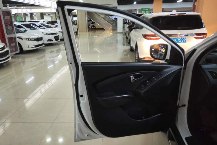 Used Hyundai ix35 2012 2.0L Automatic 4x4 Prestige Edition GLS
