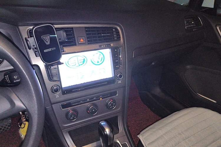 Used Volkswagen Golf 2015 1.6L Automatic Fashion Model Audio And AC Panel