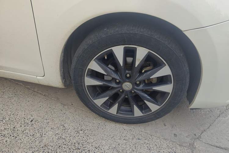 Used Nissan Tiida 2016 1.6L CVT ZhiZun Edition Right Front Wheel Hub