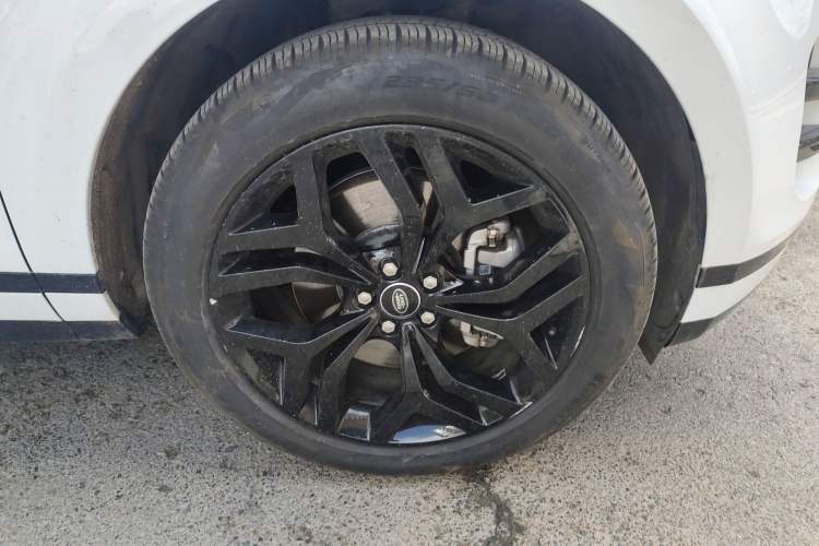 Used Land Rover Range Evoque 2023 Aurora L 249 PS Luxury Edition Right Front Wheel Hub