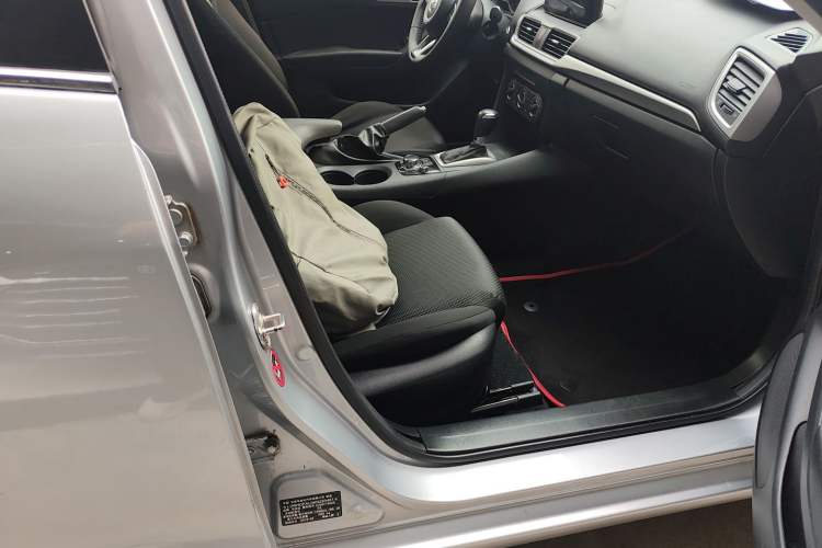 Used Mazda 3 Axela 2017 Sedan 1.5L Automatic Comfort Model Emission Standard China V Right Front Seat