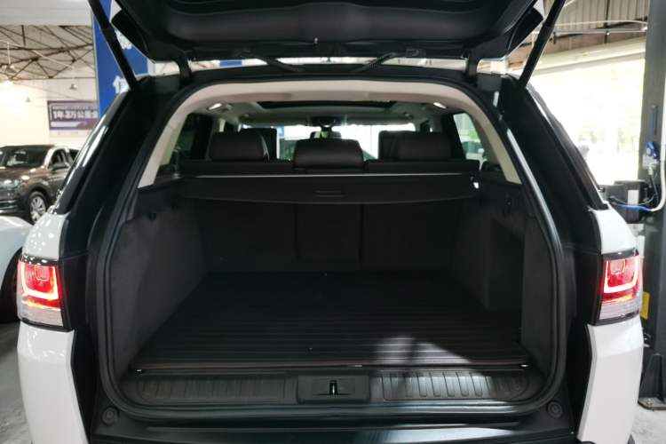 Used Land Rover Range Sport 2016 3.0 SC V6 HSE DYNAMIC Trunk