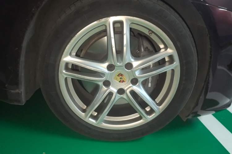 Used Porsche Panamera 2014 Panamera 4 3.0T Right Front Wheel Hub