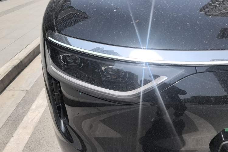 Used Hima AITO M8 2025 Model Pure Electric Max+ Six-Seat Four-Wheel-Drive Version
