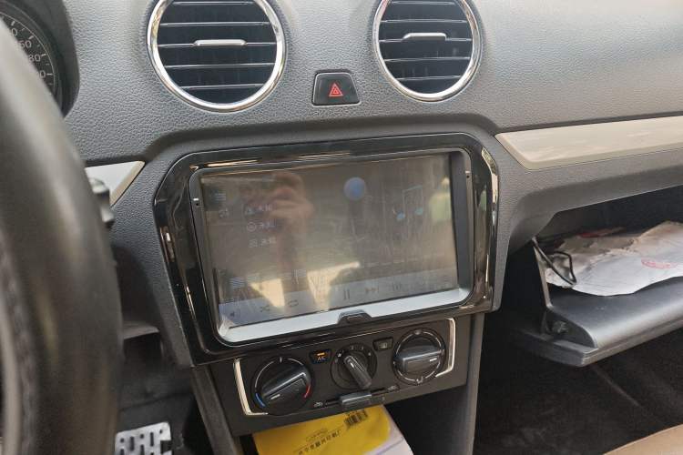 Used Volkswagen Jetta 2015 Value Edition 1.6L Manual Fashionable Style Audio And AC Panel