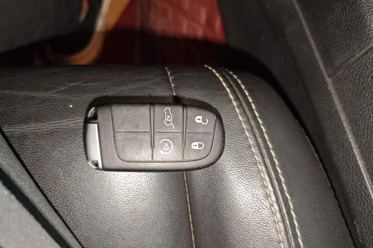 Used Jeep Grand Cherokee 2016 3.0L Comfort Navigation Edition Vehicle Key