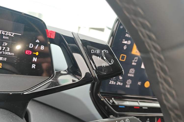 Used Volkswagen ID.4 X 2024 Pure & Smart Edition Gear Lever