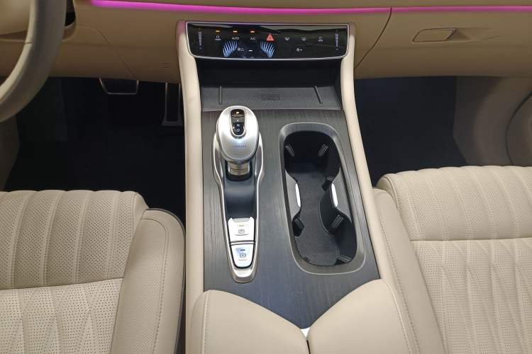 Used VOYAH Dream 2022 Low-Carbon Edition Dream+ Smart Enjoyment Package Gear Lever