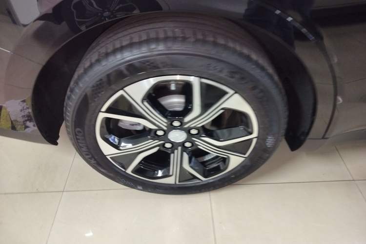 Used Hongqi E-QM5 2023 Revised Version Basic Travel Edition Right Rear Wheel Hub