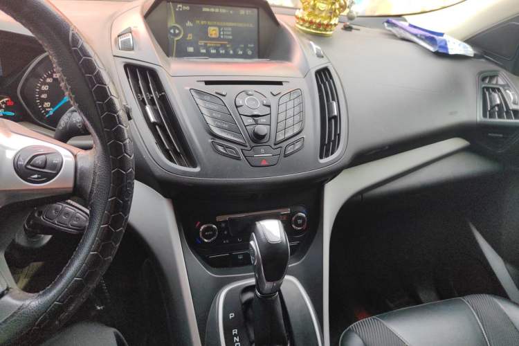 Used Ford Kuga 2015 1.5L GTDi Two-Wheel Drive Fashion Edition Audio And AC Panel