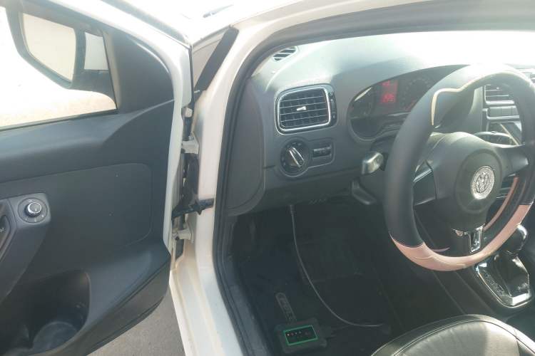 Used Volkswagen Polo 2013 1.6L Automatic Luxury Edition Driver Seat