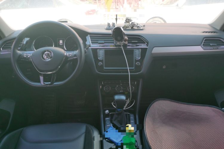 Used Volkswagen Tiguan L 2018 330TSI Automatic Two-Wheel Drive Luxury Edition Center Console