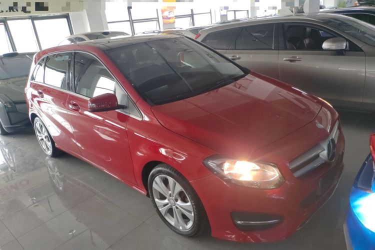 Used Mercedes-Benz B-Class 2015 B 200 Sport Edition Front Right 45 Deg