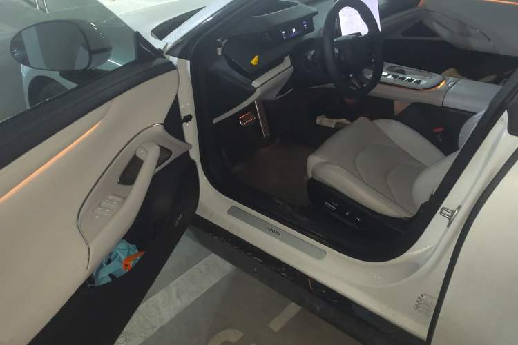 Used Xiaomi Auto SU7 2024 Four-Wheel Drive Ultra-Long Range Advanced Intelligent Driving Max Edition