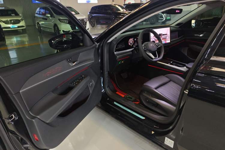 Used Volkswagen Passat 2025 Pro 380TSI Dragon Edition
