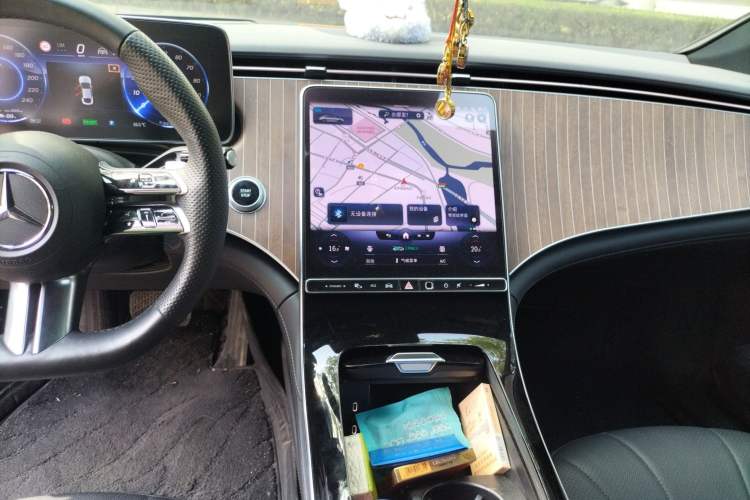 Used Mercedes-Benz EQE 2022 350 Luxury Edition Audio And AC Panel