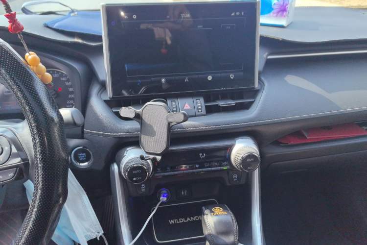 Used Toyota Wildlander 2021 2.0L CVT Two-Wheel Drive Luxury Edition Audio And AC Panel