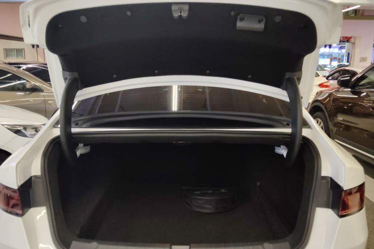 Used BYD Qin PLUS 2023 Champion Edition DM-i 55KM Leading Model Trunk