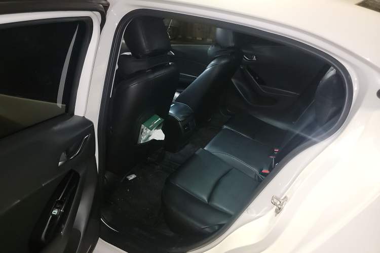 Used Mazda 3 Axela 2019 Cloud-Controlled Sedan 1.5L Automatic Luxury Model China VI Standard Left Rear Seat