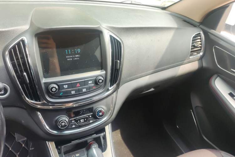 Used Baojun 560 2016 1.8L iAMT Luxury Model Audio And AC Panel