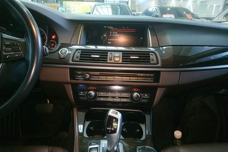 Used BMW 5 Series 2017 525Li Luxury Design Package Audio And AC Panel