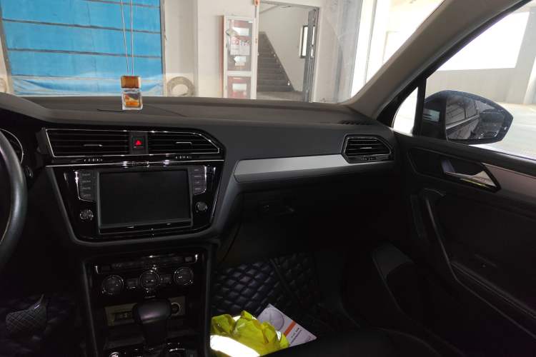 Used Volkswagen Tiguan L 2018 330TSI Automatic Two-Wheel Drive Luxury Edition
