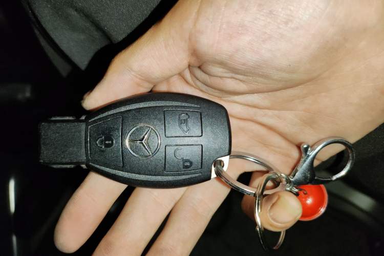 Used Mercedes-Benz Vito 2021 2.0T Elite Version 7 Seats Vehicle Key