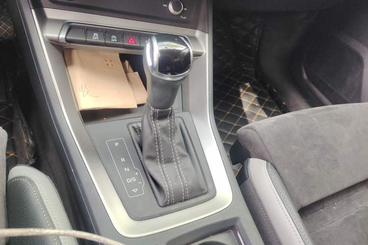 Used Audi Q3 2021 35 TFSI Fashion Dynamic Model Gear Lever