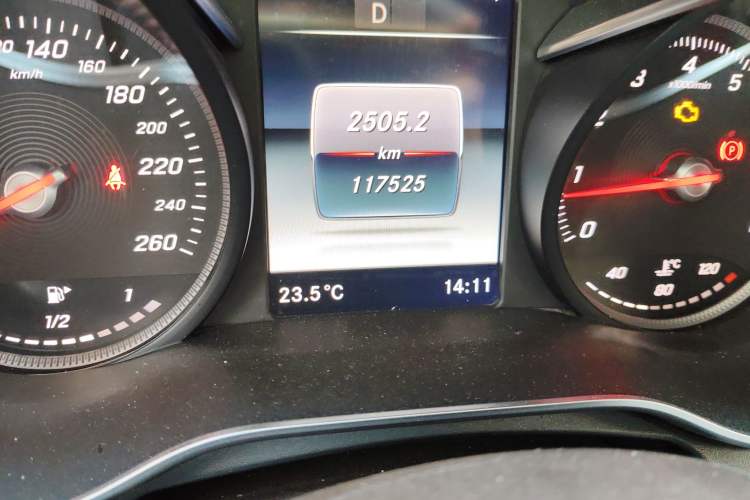 Used Mercedes-Benz GLC 2018 Facelifted GLC 260 4MATIC Dynamic Edition Odometer Close Up