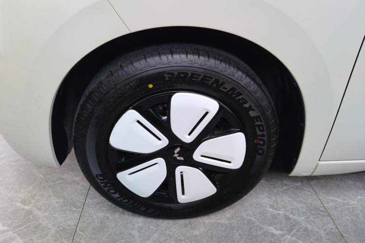 Used Wuling Hongguang MINIEV 2025 Four-Door Version Advanced Edition Left Front Wheel Hub
