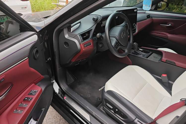 Used Lexus ES 2025 200 Premium Edition Driver Seat